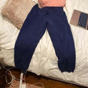 Lululemon mid-rise jogger in Navy